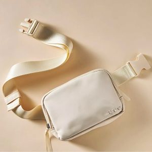 NWT Anthropologie Pretty Simple Nadya Belt Bag in cream